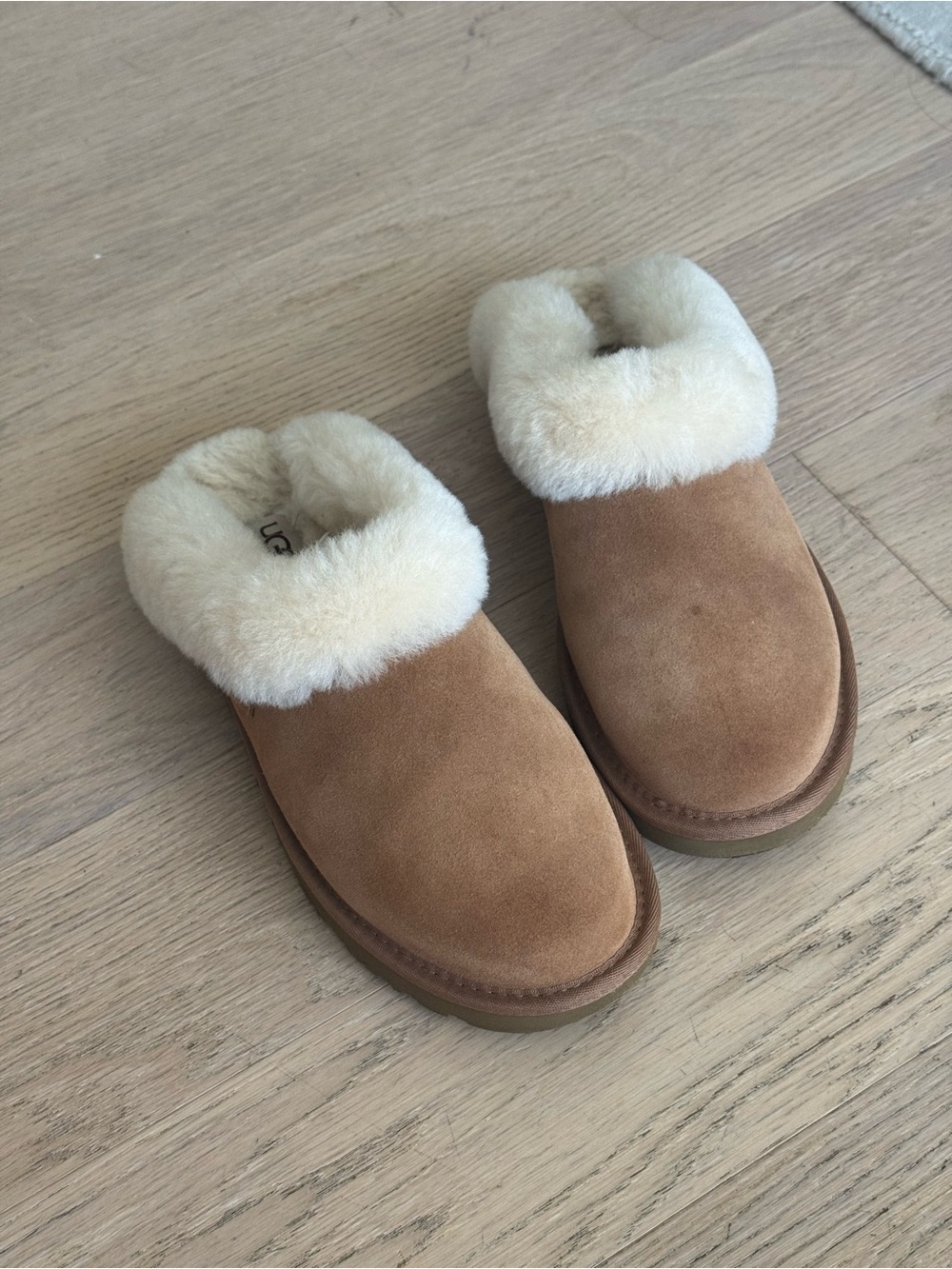 UGG Cluggette Size 8 Chestnut
